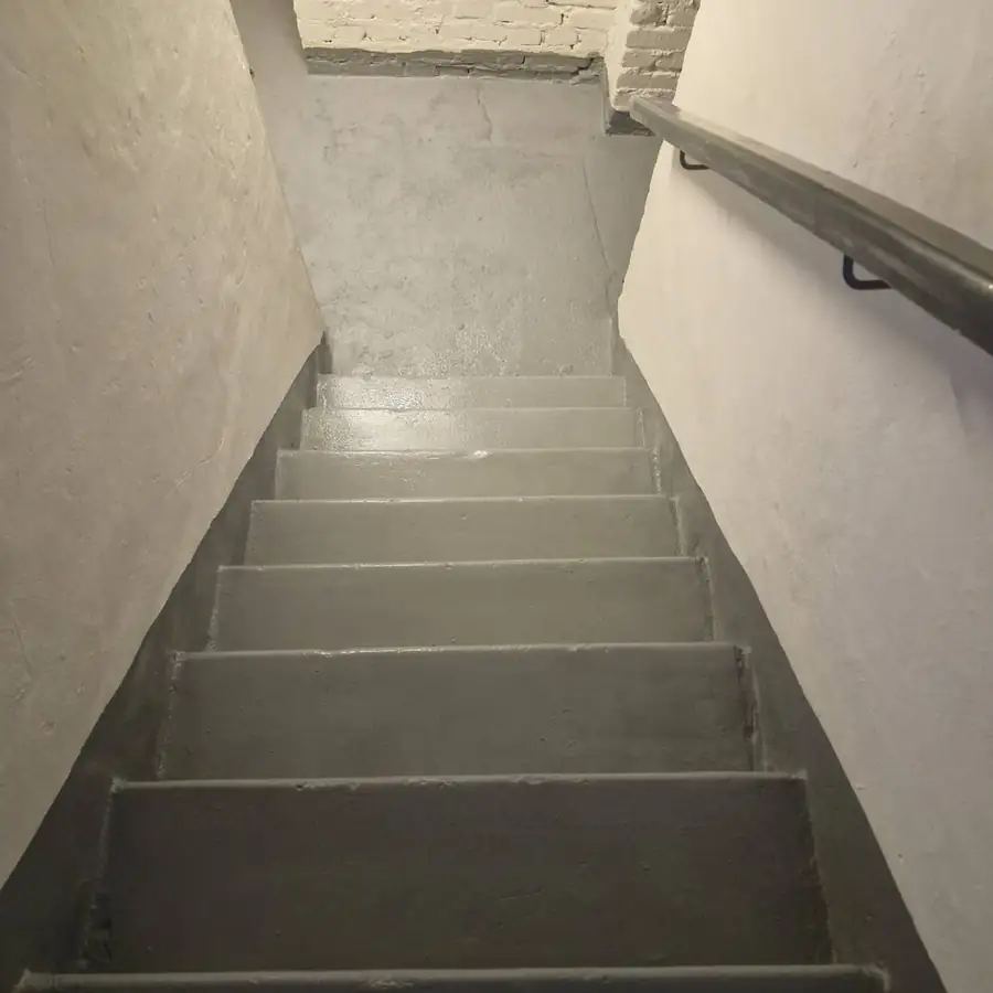 Kellertreppe nachher